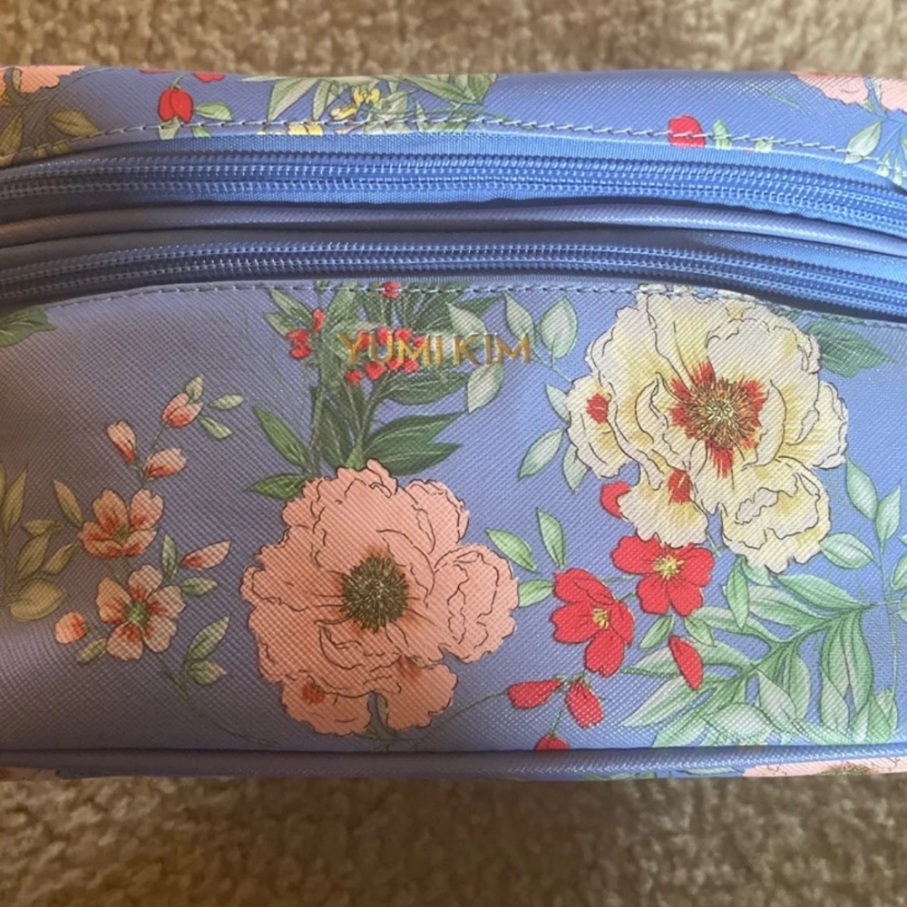 NWOT Yumi Kim Makeup Bag - Picture 3 of 5